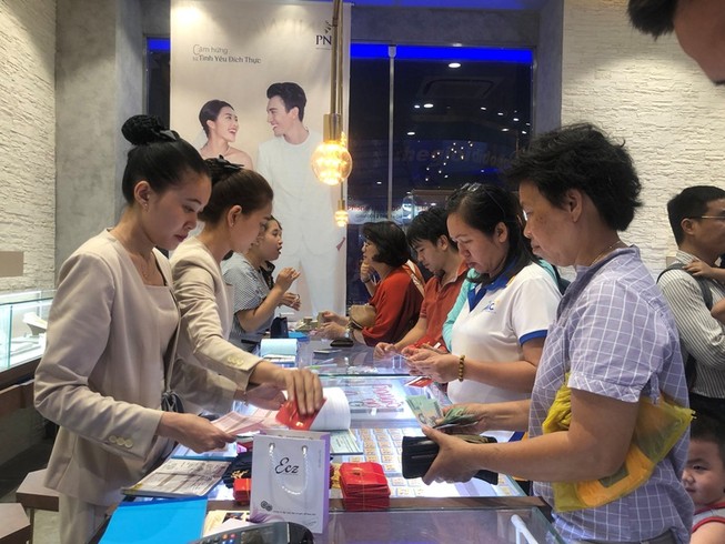 Đại gia vàng thua lỗ gần 90 tỉ đồng trong 1 tháng