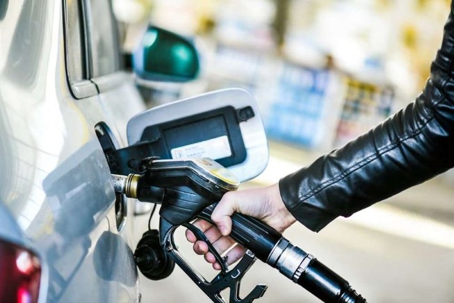 Điều gì xảy ra khi đổ dầu diesel vào chiếc xe chạy xăng