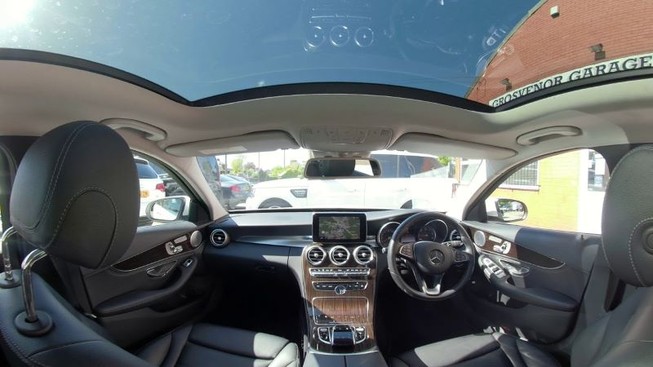 Mercedes bị kiện hàng ngàn tỉ đồng vì cửa sổ trời nổ tung