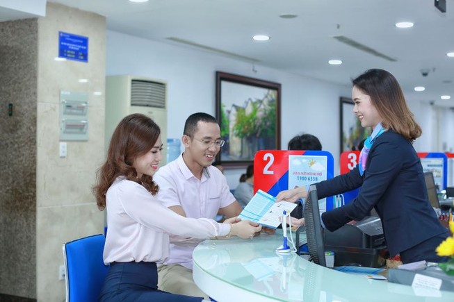 Giảm một loạt lãi suất, tiền gửi tiết kiệm sẽ ra sao?