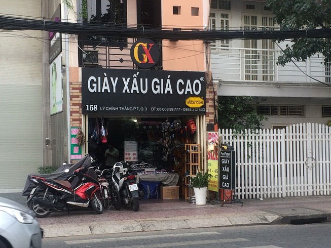 Những biển hiệu siêu - độc - lạ ở Sài Gòn