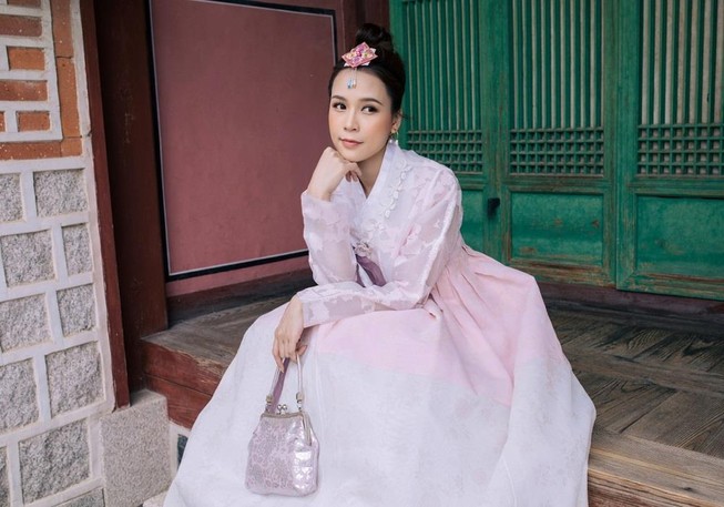 Sam 'thả thính' fan khi diện hanbok và hé lộ dự án phim mới