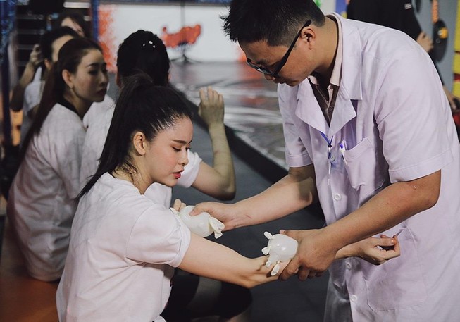 Trương Quỳnh Anh cần đến bác sĩ khi liên tục gặp sự cố