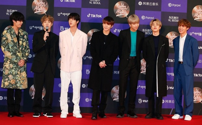BTS là nhóm nhạc đầu tiên sở hữu 2 giải thưởng lớn trong 1 năm