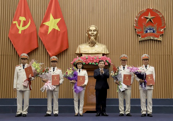 Chủ tịch nước bổ nhiệm 5 kiểm sát viên VKSND Tối cao