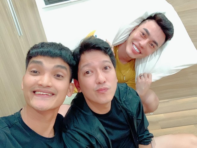 Lê Dương Bảo Lâm cùng vợ chồng Trường Giang hỗ trợ miền Trung