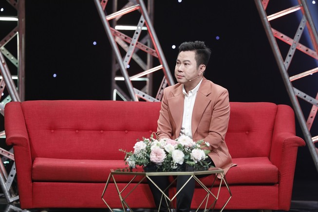 Quốc Đại đang định bỏ hát thì bất ngờ gặp ông xã Cẩm Ly