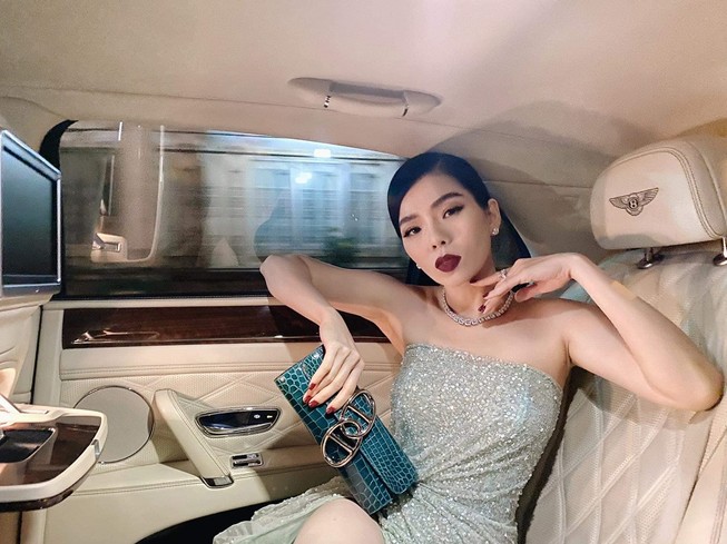 Ca sĩ Lệ Quyên chính thức công khai ly hôn với Đức Huy