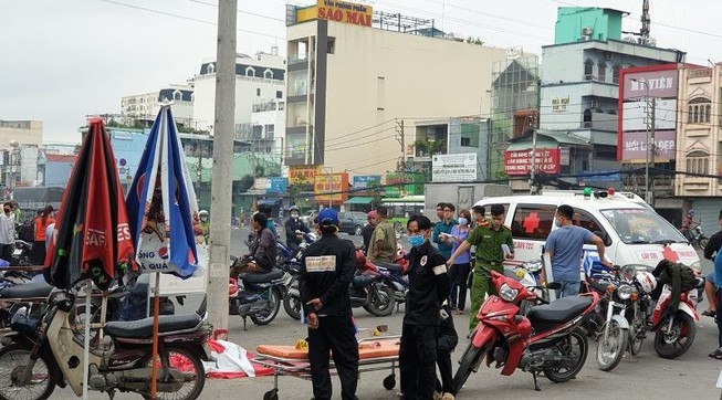 1 tài xế ô tô công nghệ bị đâm chết ở Bến xe An Sương