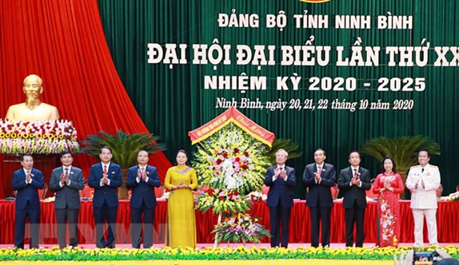 Ông Trần Quốc Vượng dự và chỉ đạo Đại hội Đảng bộ Ninh Bình