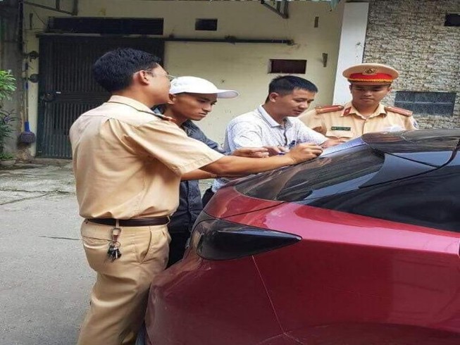 Chân dung tài xế lái Mazda3 'đánh võng' như phim hành động