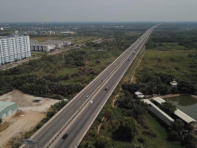Nhiều xe 'lạc lối' trên cao tốc vì… không có bảng chỉ dẫn