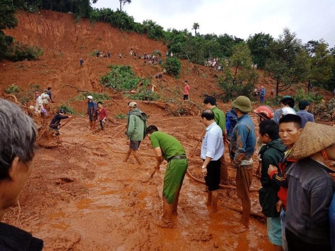 Đắk Nông: Mưa lớn, đồi lở nuốt chửng cả nhà ba người
