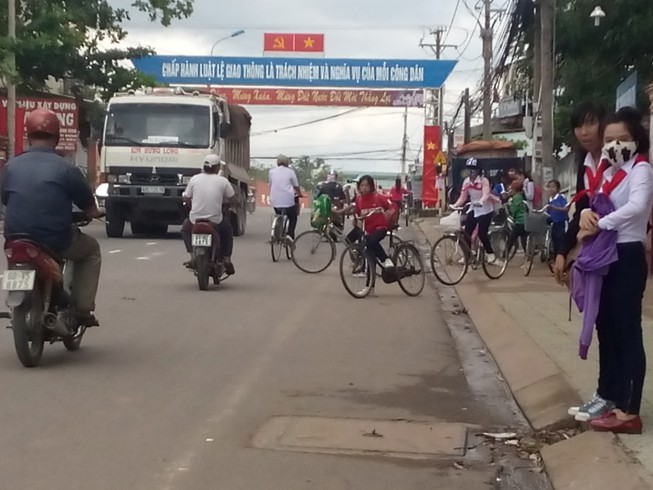 Vụ cả xã kêu cứu vì xe ben: Xe ben đã tông gãy chân học sinh