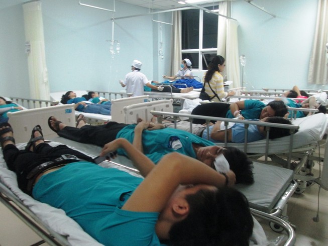 Hàng trăm công nhân bị ngộ độc sau khi ăn thức ăn do công ty nấu