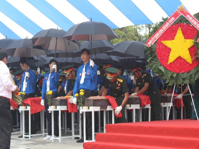 Xúc động truy điệu liệt sĩ hy sinh ở sân bay Biên Hòa