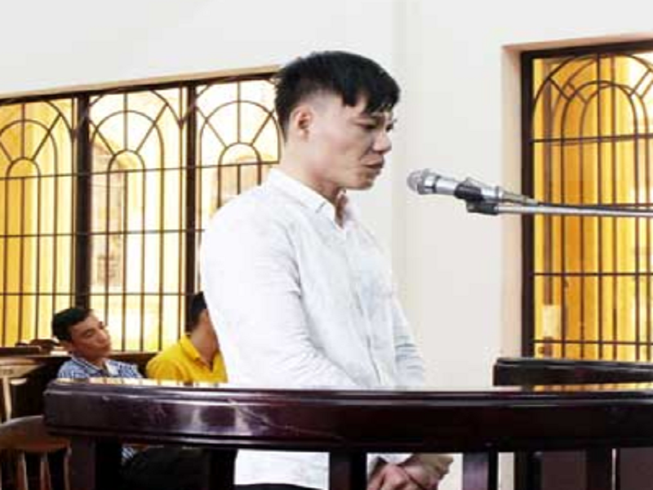 Đâm chết bạn nhậu vì lỡ ném ly bia trúng người