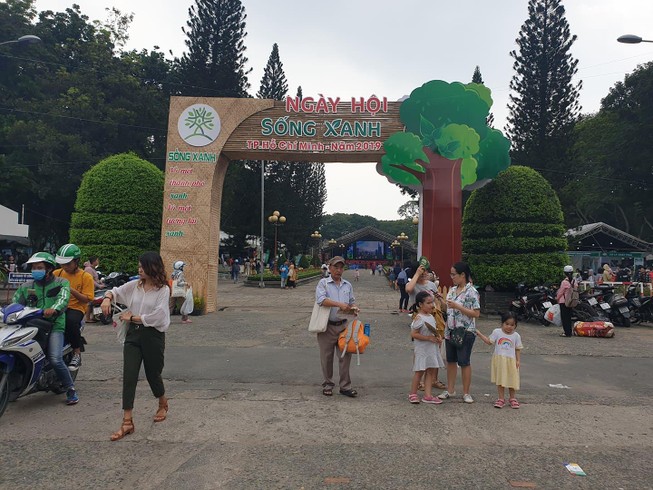 Đổi chai nhựa lấy quà tại Ngày hội Sống xanh
