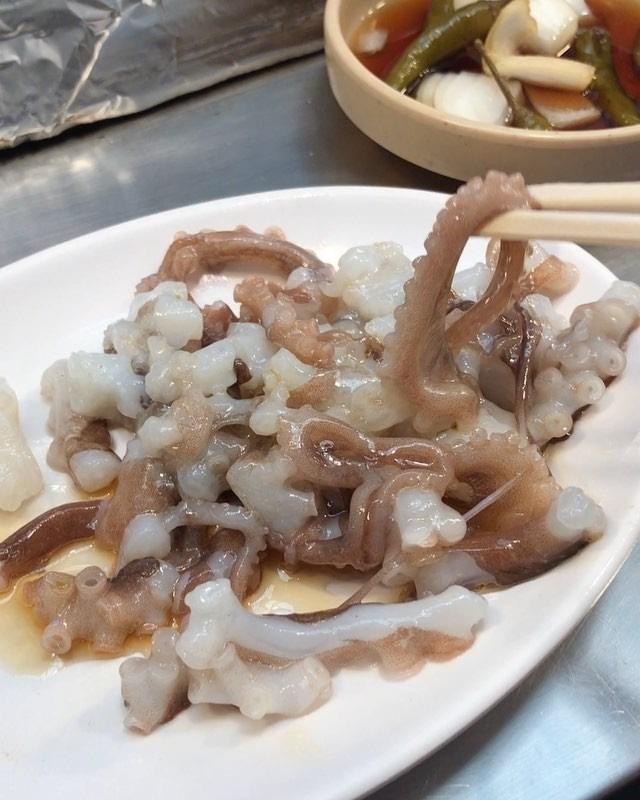 Tiềm ẩn nguy hại từ món bạch tuộc sống