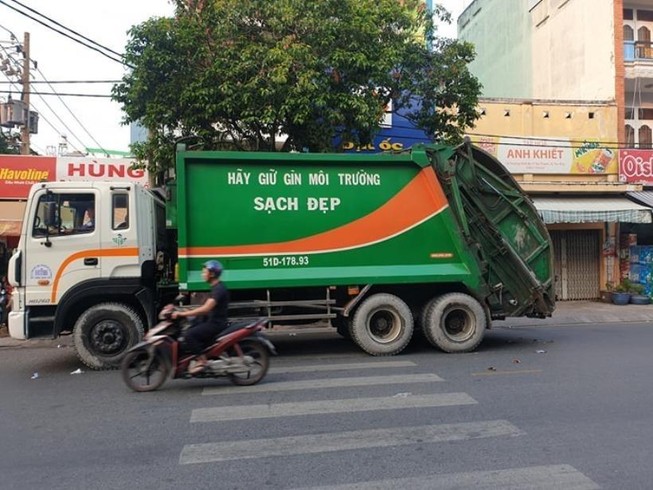 TP yêu cầu hoàn chỉnh chính sách hỗ trợ lực lượng thu gom rác