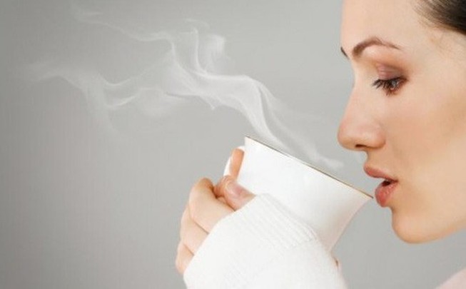 Uống nước ấm sẽ đốt cháy nhiều calo hơn