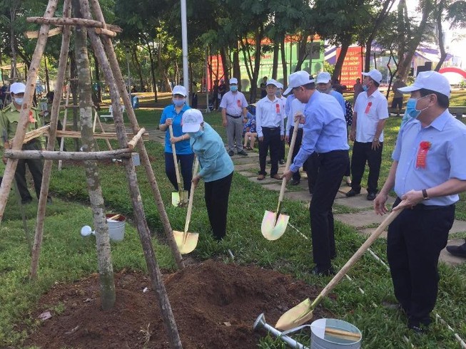 TP.HCM phát động tết trồng cây đời đời nhớ ơn Bác Hồ