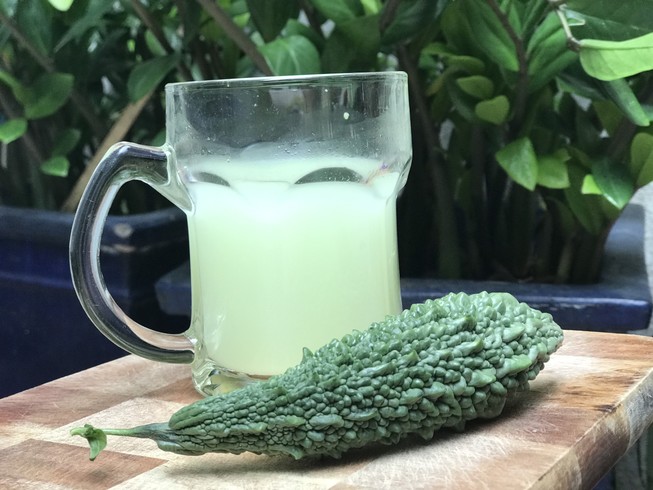 Nước ép mướp đắng giúp giảm cân và giảm lượng đường trong máu