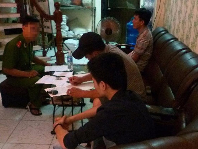Chém người nhà con nợ sau khi khủng bố bằng sơn