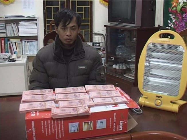 Phá đường dây tiền giả từ Trung Quốc về VN tiêu thụ