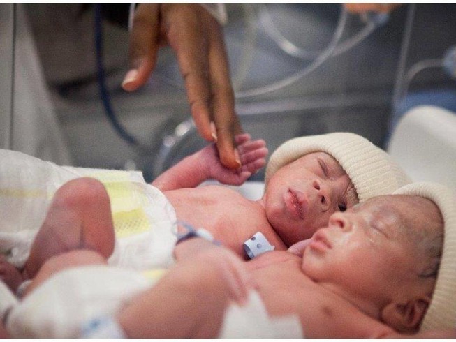 Hai em bé chào đời trong mùa dịch COVID-19 được đặt tên là Covid và Corona. Ảnh: GETTY IMAGES