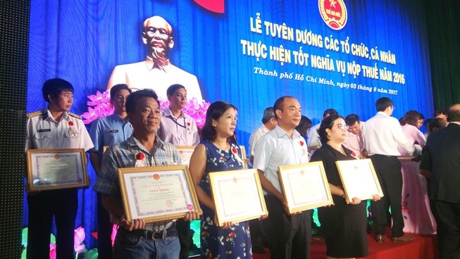 Tuyên dương gần 1.380 tổ chức, cá nhân nộp thuế tốt