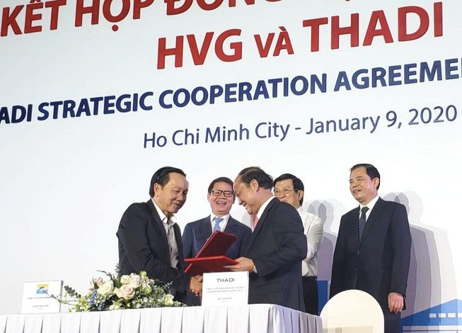 Tỉ phú Trần Bá Dương chính thức bắt tay với vua cá để nuôi heo