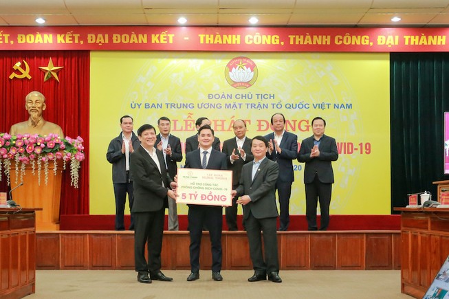Nhiều tập đoàn tặng tiền, hiện vật để chống dịch COVID-19