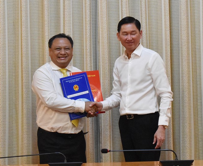 Ông Trần Phi Long làm chủ tịch UBND quận 11