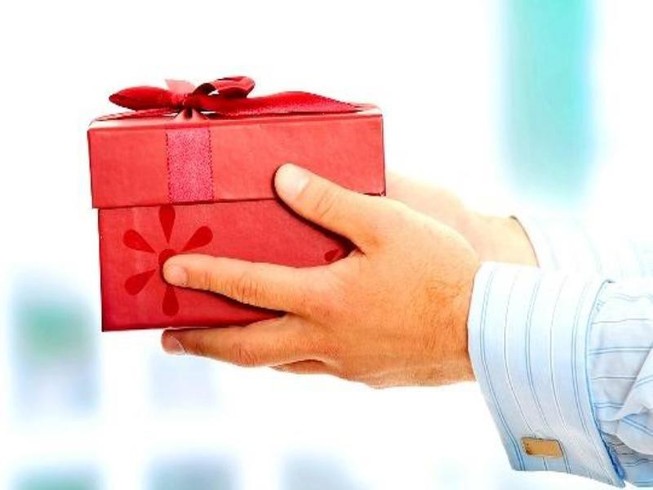 Nghiêm cấm mọi hình thức tặng quà Tết cho cấp trên