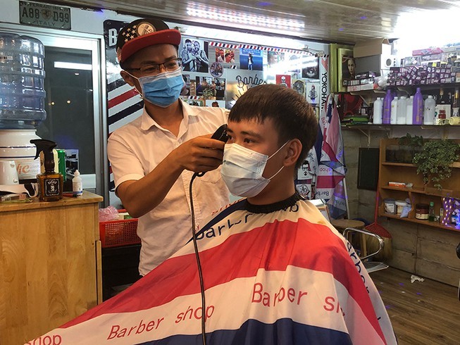 Tiệm cắt tóc ở TP.HCM có bị tạm dừng hoạt động?