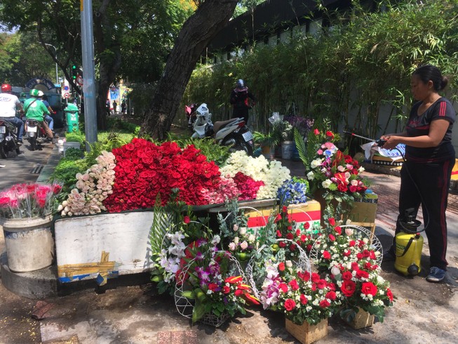 Lễ tình nhân 2019: Hoa... ăn được bán chạy như 'tôm tươi'