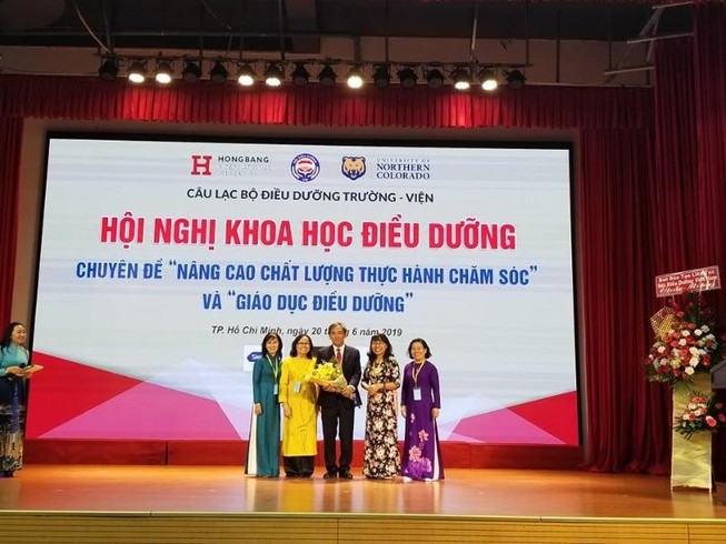 Làm gì để nâng cao chất lượng thực hành chăm sóc trong y khoa?
