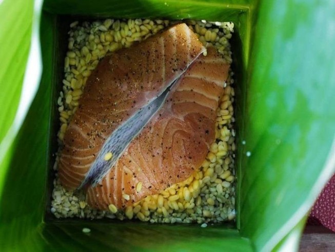 Hơn nửa triệu đồng 1 cặp bánh chưng nhân hải sản
