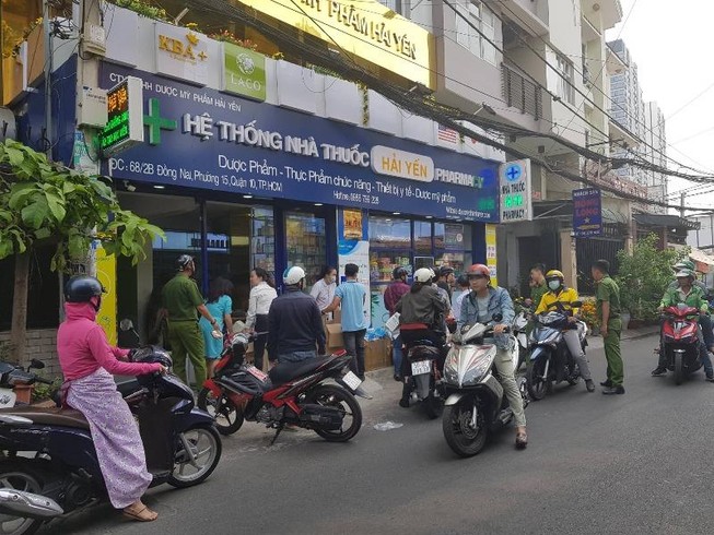 Đường dây nóng báo cáo cơ sở bán khẩu trang y tế giá cao