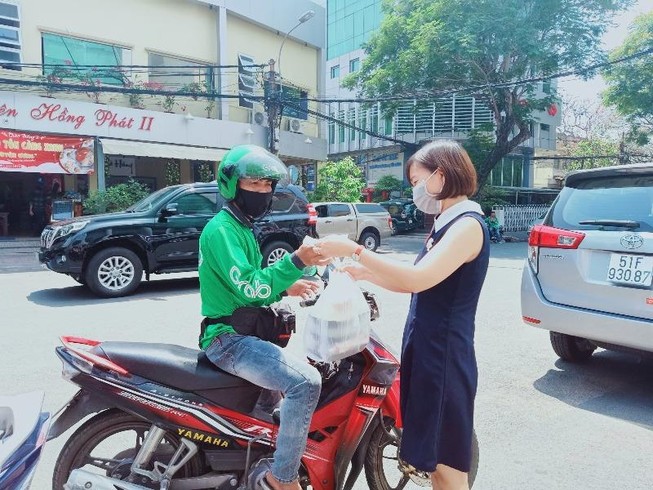 Ông lớn kiếm tiền khủng nhờ bán cá, thịt, rau...trên mạng