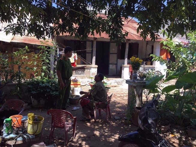 Đâm chết anh ruột tại đám giỗ mẹ