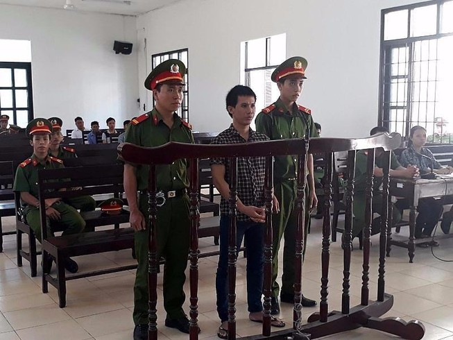 Dùng dao đâm nữ giáo viên rồi tự sát vì ghen tuông