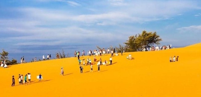 Xem xét lại việc thu phí tham quan Đồi cát Mũi Né