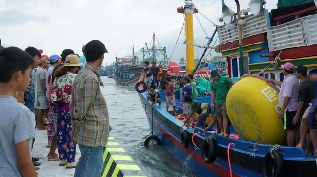 Tìm thấy 4 thi thể kẹt trong con tàu chìm ở biển Hòn Cau