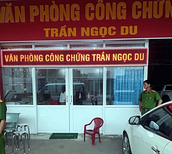 Nổ súng trước văn phòng công chứng, 1 người bị thương