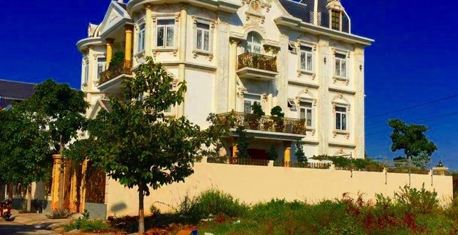 Trộm đưa ô tô tới biệt thự ở Bình Thuận khiêng két sắt