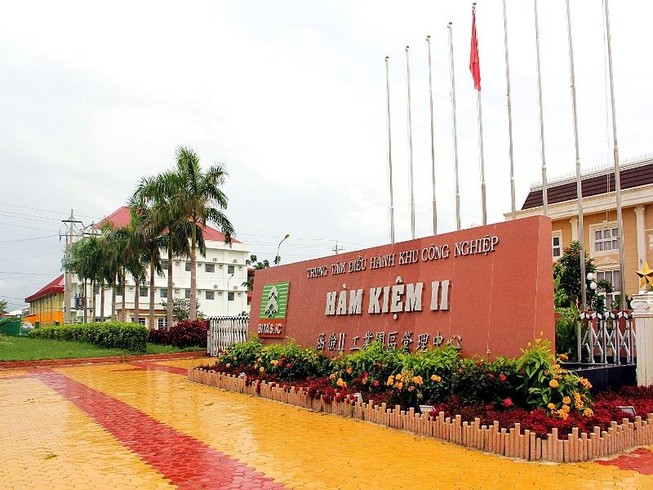 Giám sát y tế 4 người Trung Quốc vừa nhập cảnh vào Việt Nam