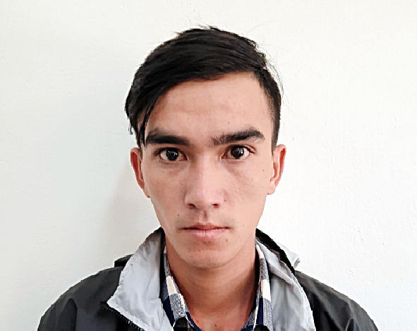 Thanh niên ném đá vào công an, cướp xe tang vật ra đầu thú