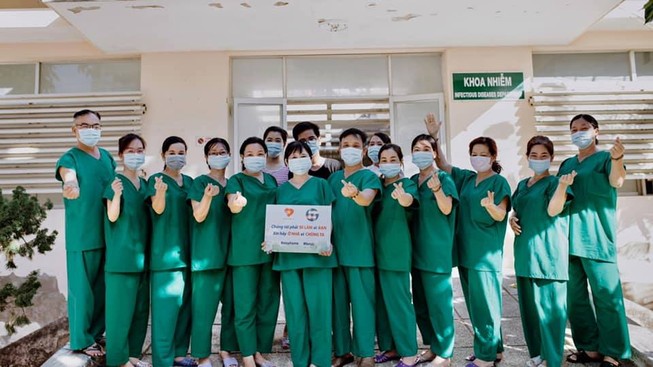 Y bác sĩ bật khóc khi bệnh nhân cuối cùng âm tính với COVID-19